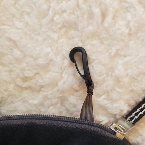 CHACO Sling/Crossbody Black Bag - Picture 8 of 8
